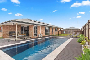 'The Pool House' Spacious Family Stay at Hervey Bay